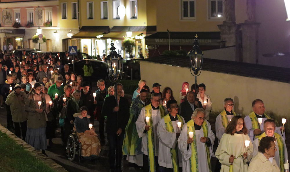 Die Große Lichterprozession durch Mariazell mit anschließender Segnung durch die Gnadenstatue