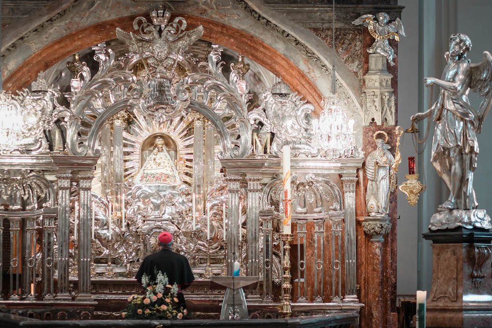 unser Diözesanbischof am Sonntag nach Mariazell reist um zeitgleich mit dem Eucharistischen Weltkongress in Budapest die heilige Messe zu feiern.